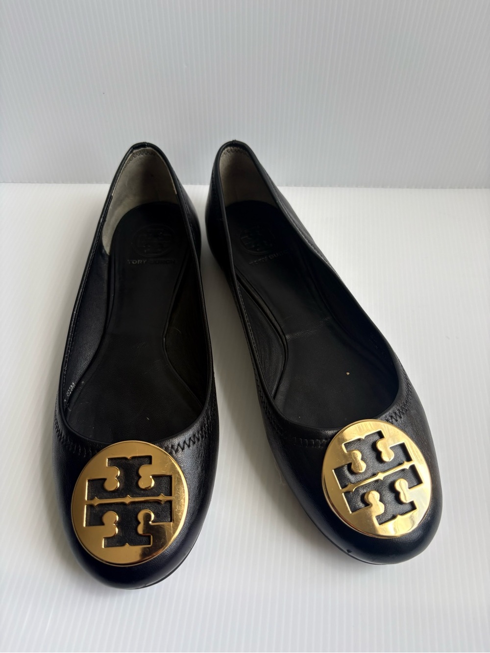 TORY BURCH REVA BALLERINA BALLET FLAT BLACK LEATHER/ GOLD T LOGO SIZE 8.5 EUC